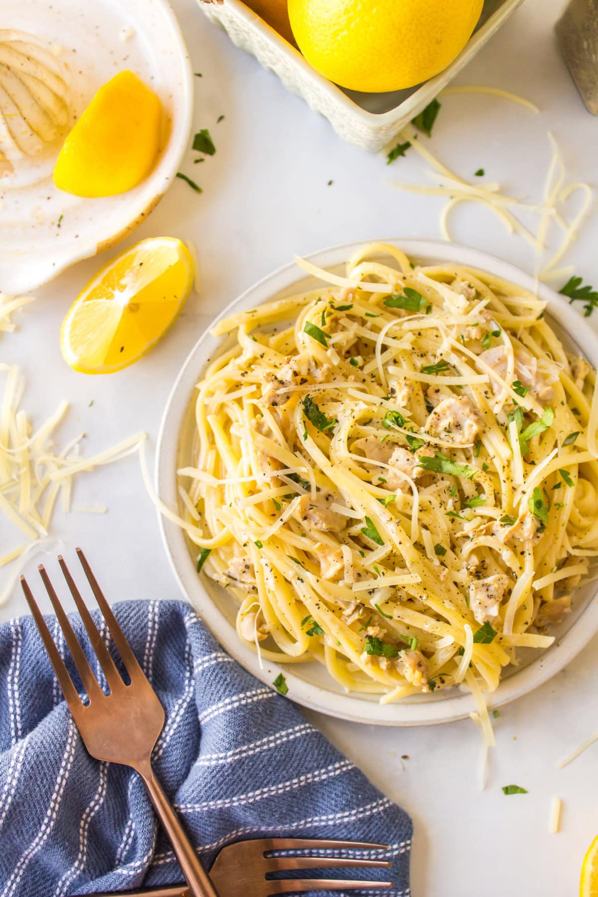 Pioneer Woman's Linguine with Clam Sauce: recipe shared from RecipeGirl.com bowl of clam linguine